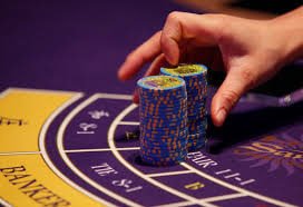 Ilustrasi keamanan dan kemudahan akses hiburan esports dan casino untuk pengguna dari berbagai kota di Indonesia